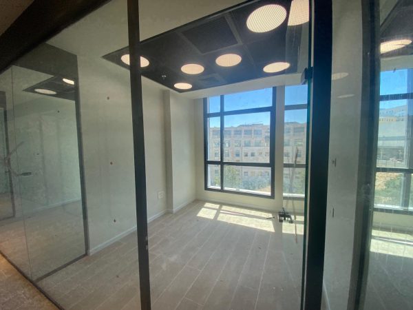 ⁦משרד יוקרתי בגמר מלא להשכרה⁩ – תמונה ⁦4⁩
