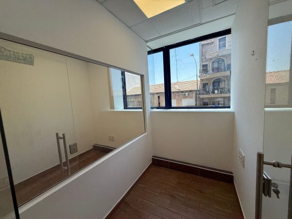 ⁦משרדים יוקרתיים להשכרה ליד שוק מחנה יהודה – בלב הפועם של ירושלים⁩ – תמונה ⁦2⁩