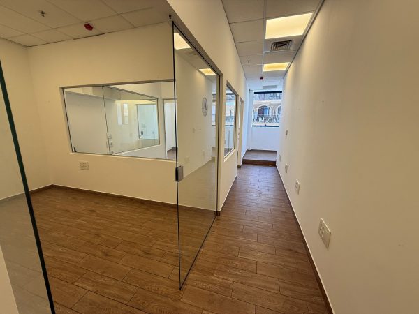 ⁦משרדים יוקרתיים להשכרה ליד שוק מחנה יהודה – בלב הפועם של ירושלים⁩ – תמונה ⁦3⁩