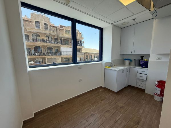 ⁦משרדים יוקרתיים להשכרה ליד שוק מחנה יהודה – בלב הפועם של ירושלים⁩ – תמונה ⁦6⁩