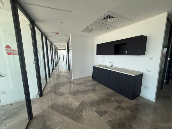 ⁦משרד יוקרתי למכירה בירושלים – גמר מלא ומחיר יוצא דופן⁩ – תמונה ⁦2⁩