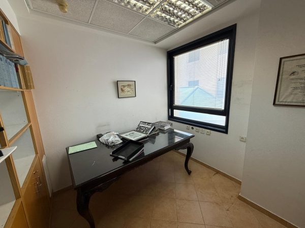 משרד קטן ונעים להשכרה במרכז העיר ירושלים בבניין ייחודי