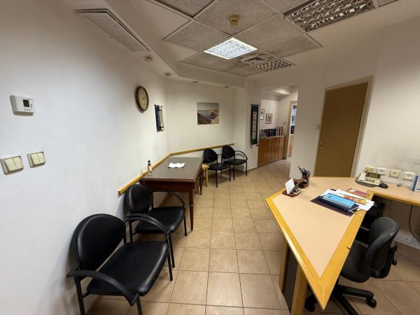 ⁦משרד קטן ונעים להשכרה במרכז העיר ירושלים בבניין ייחודי⁩ – תמונה ⁦3⁩